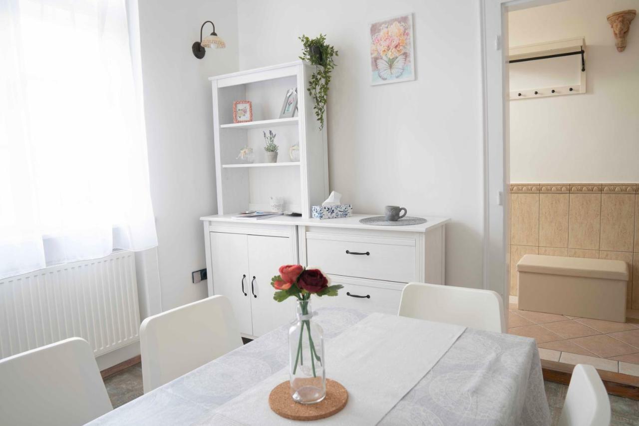 Katus Apartman Apartment เอ็กเกอร์ ภายนอก รูปภาพ