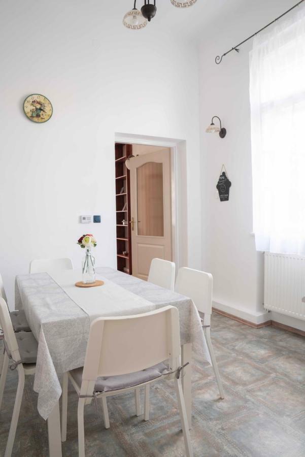 Katus Apartman Apartment เอ็กเกอร์ ภายนอก รูปภาพ